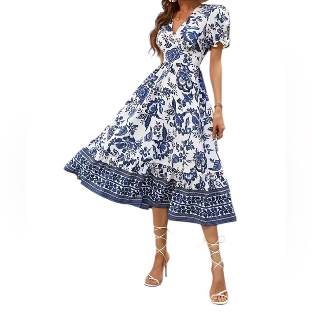 🛑 6/$25 NWOT Elegant Blue and White Floral Dress size medium